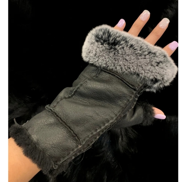 NWT, Shearling/Rabbit Handsfree Texting Gloves by Morris Kaye & Sons - Picture 1 of 9